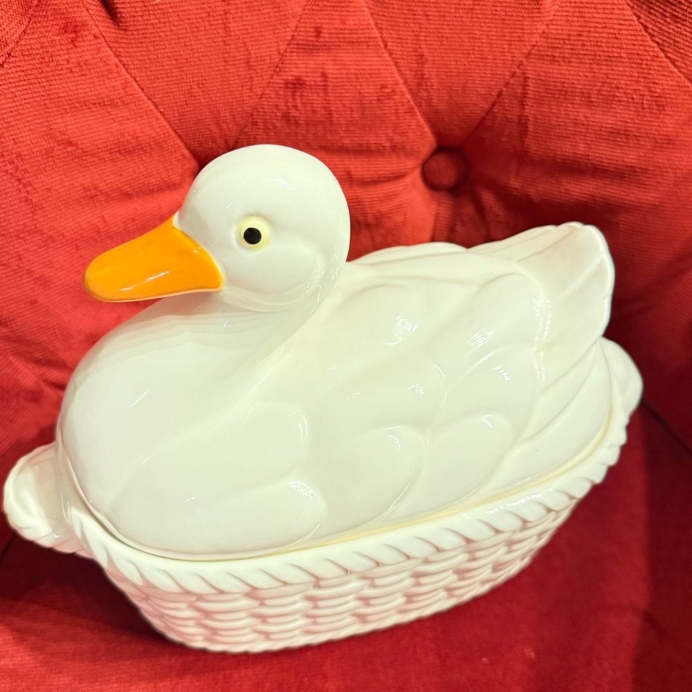 Vintage Ceramic Nesting Duck/Goose Basketweave Made In Japan 11*9”